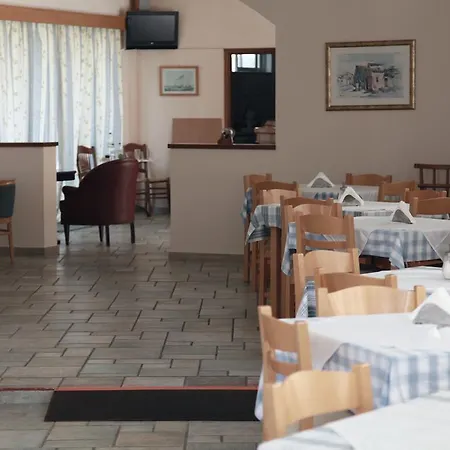 לינה וארוחת בוקר Gozde Deniz Boutique 3*